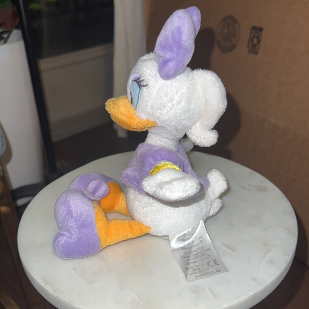 Disney Daisy Duck authentic original Disney Parks light purple & white & yellow - Picture 8 of 9